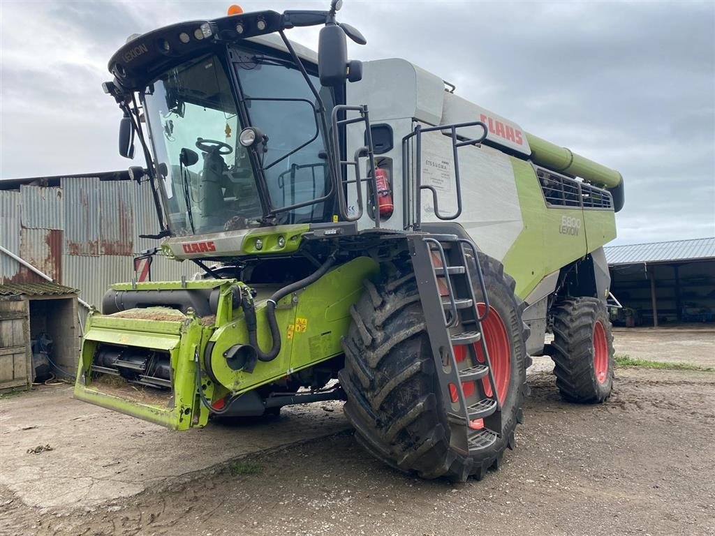 Mähdrescher του τύπου CLAAS Lexion 6800 4wd.  4WD. Med Skærebord V930. GPS. S7. CMotion. CEBIS.Ryster maskine. Ring til Ulrik for mere info på 40255544. Jeg snakker Jysk., Gebrauchtmaschine σε Kolding (Φωτογραφία 4)