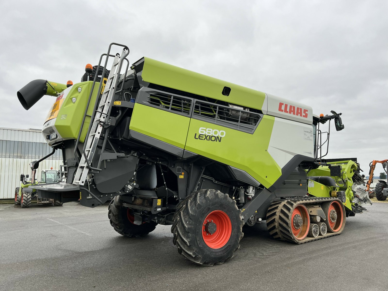 Mähdrescher des Typs CLAAS LEXION 6800 TT 4RM, Gebrauchtmaschine in PONTIVY (Bild 3)