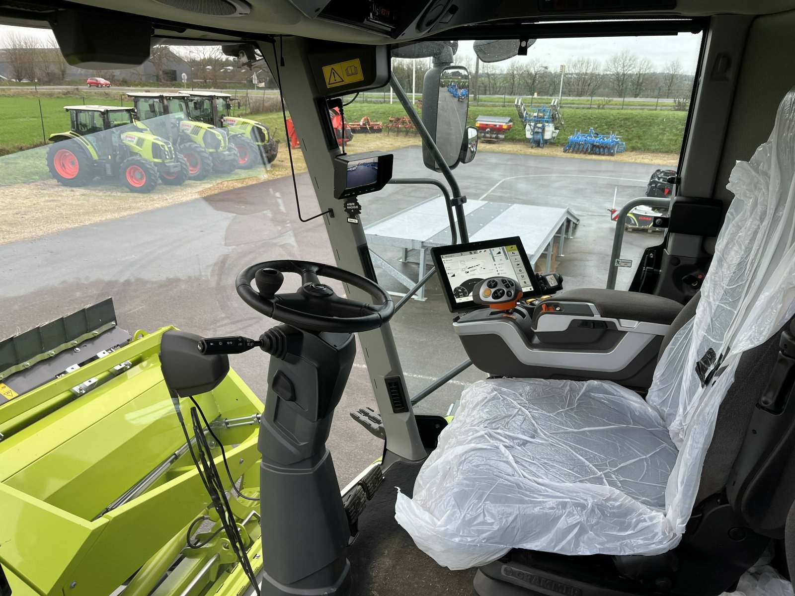 Mähdrescher des Typs CLAAS LEXION 6800 TT 4RM, Gebrauchtmaschine in PONTIVY (Bild 5)