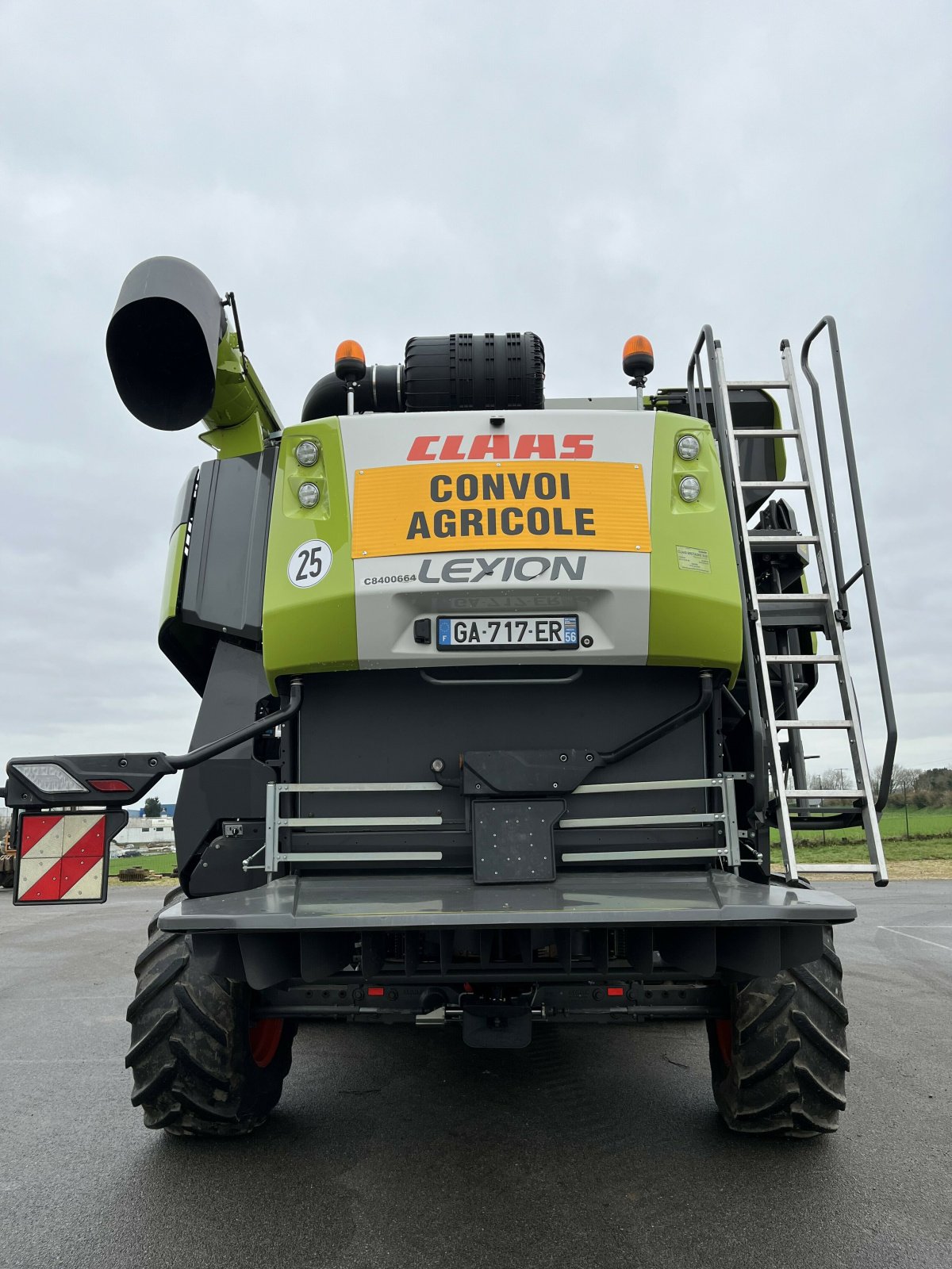 Mähdrescher of the type CLAAS LEXION 6800 TT 4RM, Gebrauchtmaschine in PONTIVY (Picture 4)