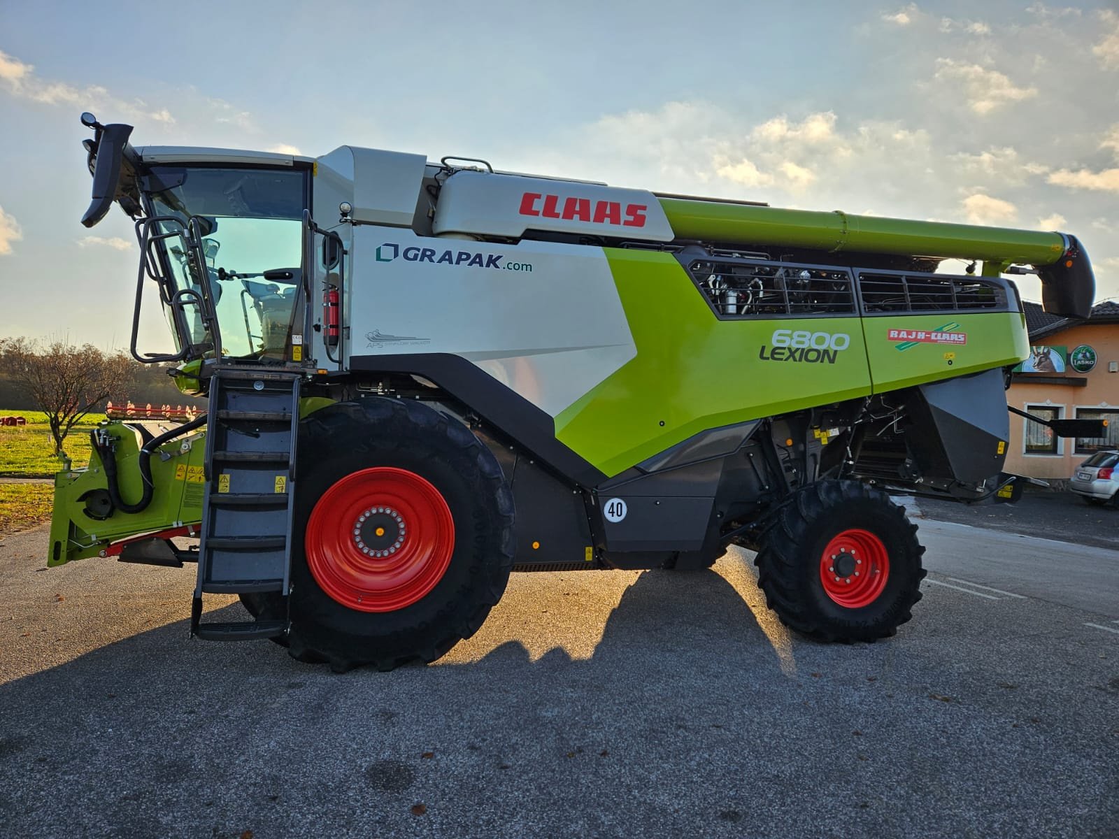 Mähdrescher tip CLAAS LEXION 6800, Gebrauchtmaschine in Naklo (Poză 1)