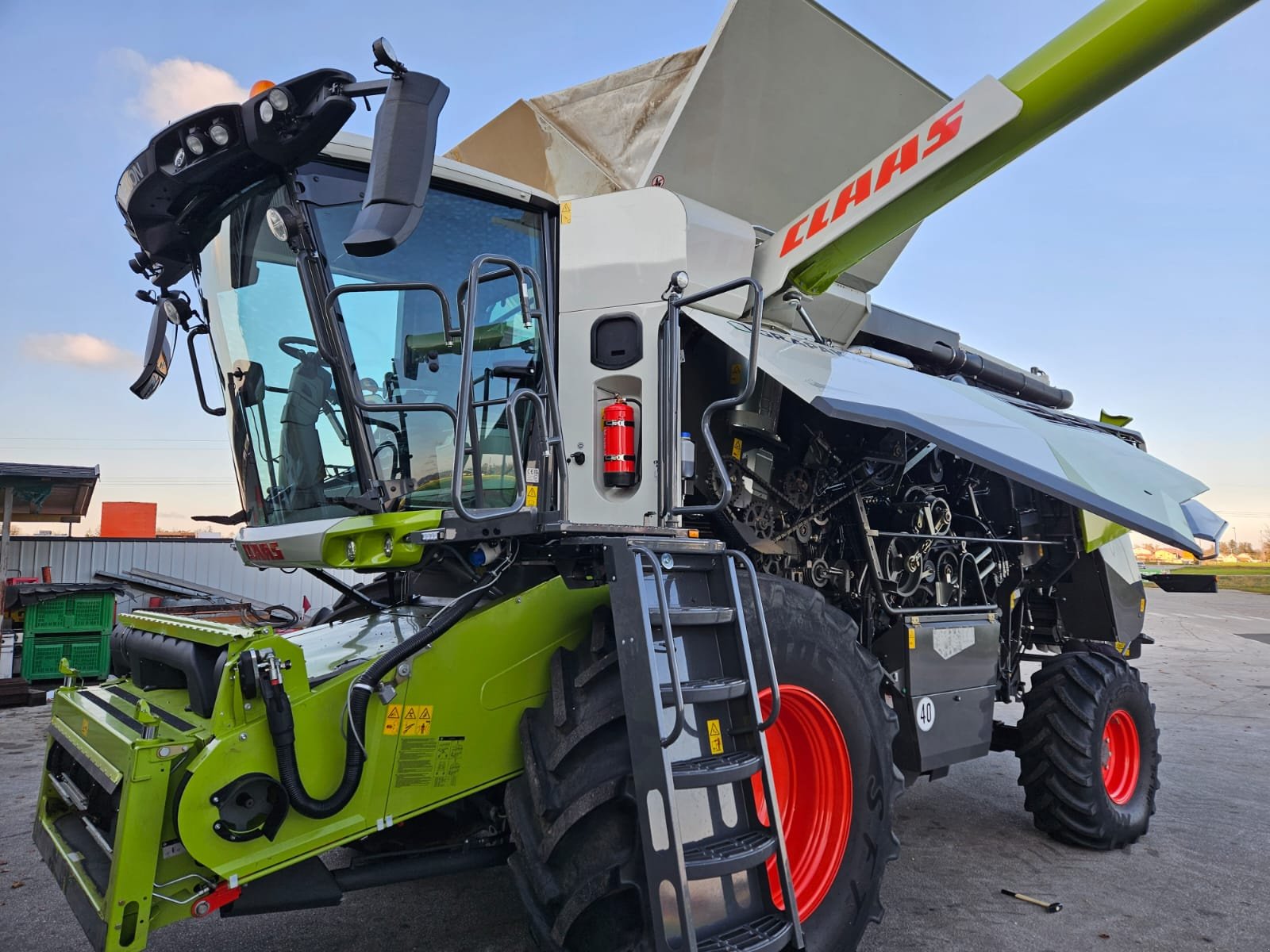 Mähdrescher del tipo CLAAS LEXION 6800, Gebrauchtmaschine en Naklo (Imagen 24)