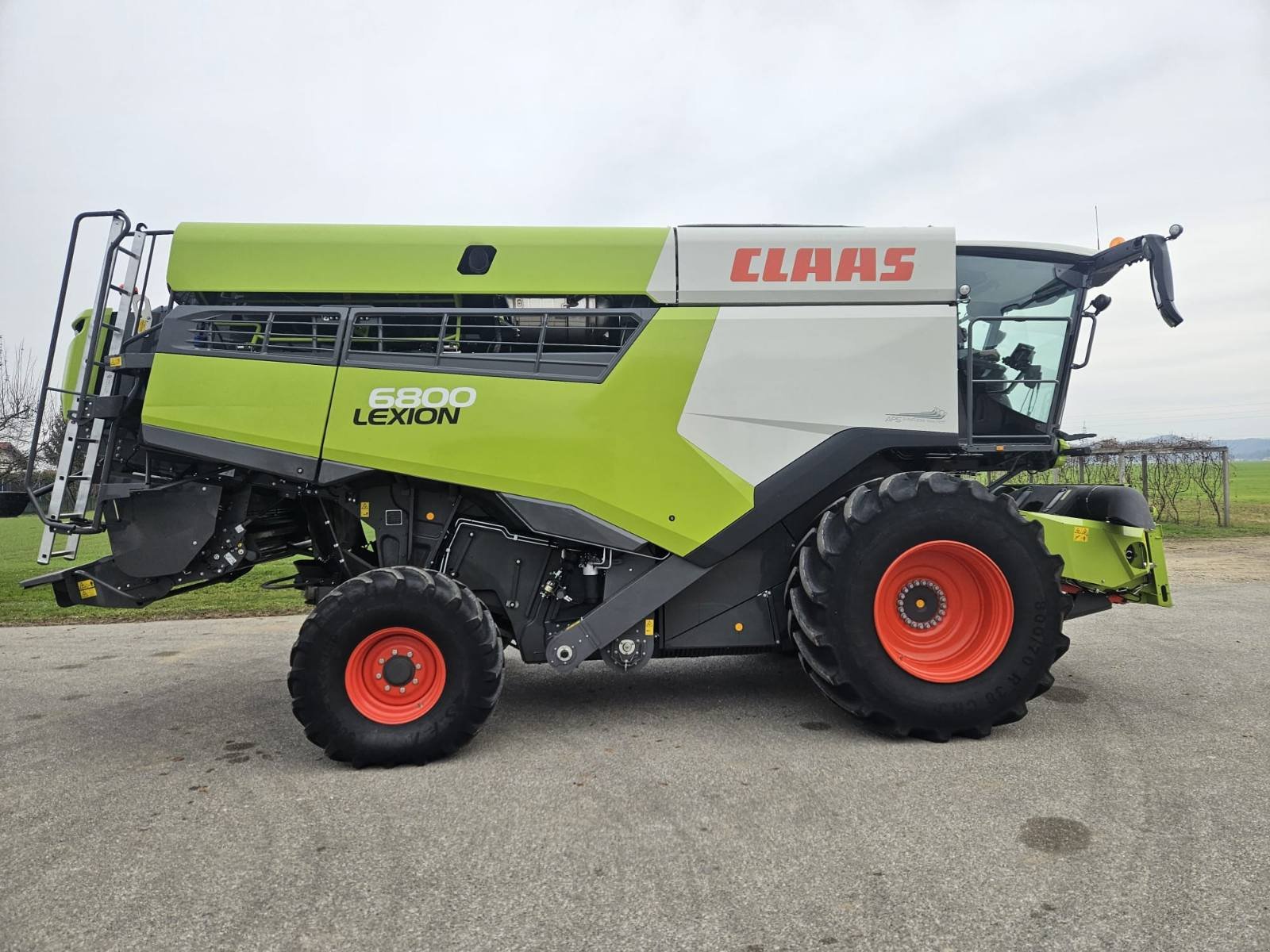 Mähdrescher typu CLAAS LEXION 6800, Gebrauchtmaschine w Naklo (Zdjęcie 7)