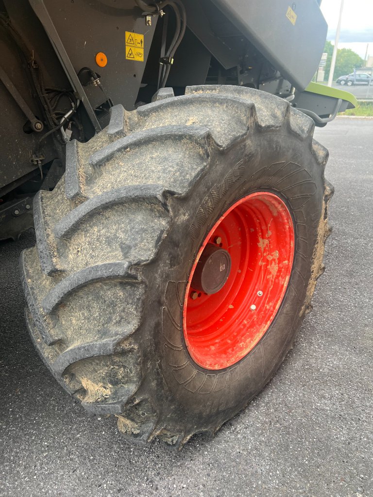 Mähdrescher des Typs CLAAS LEXION 740, Gebrauchtmaschine in Reims (Bild 5)