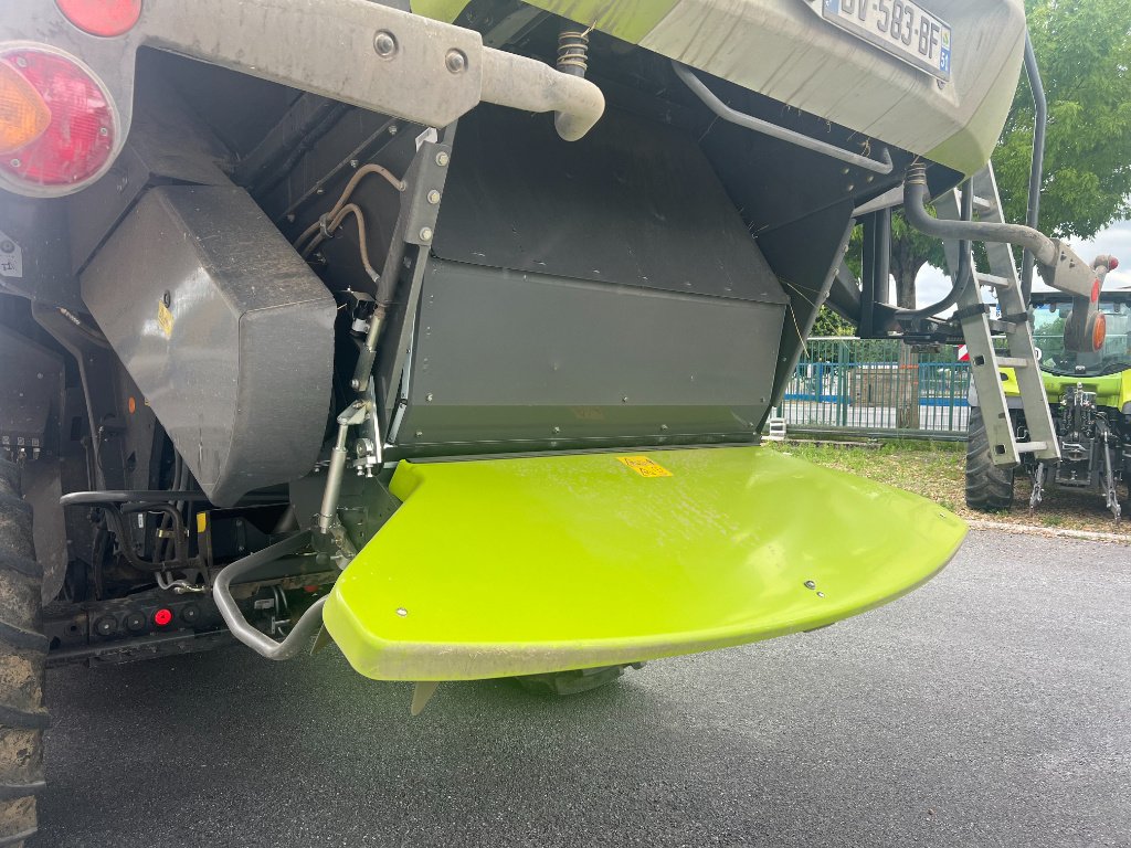 Mähdrescher des Typs CLAAS LEXION 740, Gebrauchtmaschine in Reims (Bild 8)