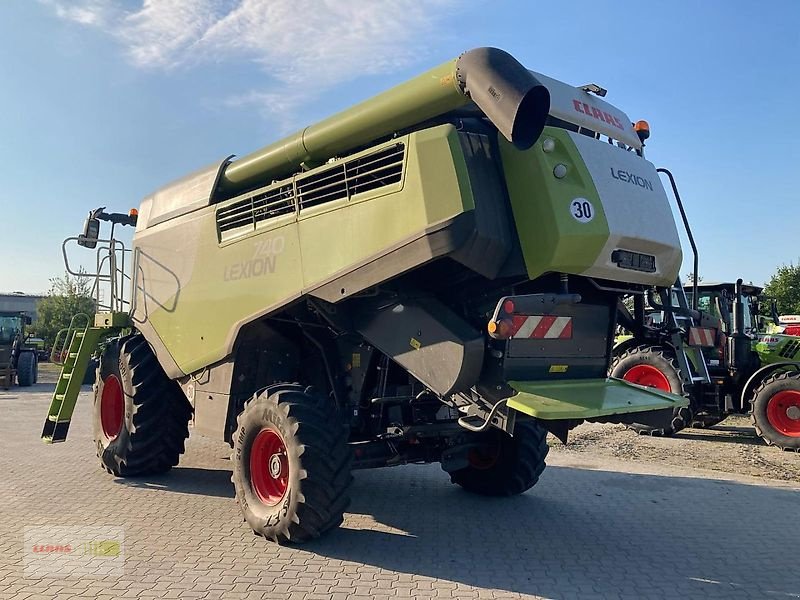 Mähdrescher van het type CLAAS Lexion 740, Gebrauchtmaschine in Schwülper (Foto 4)