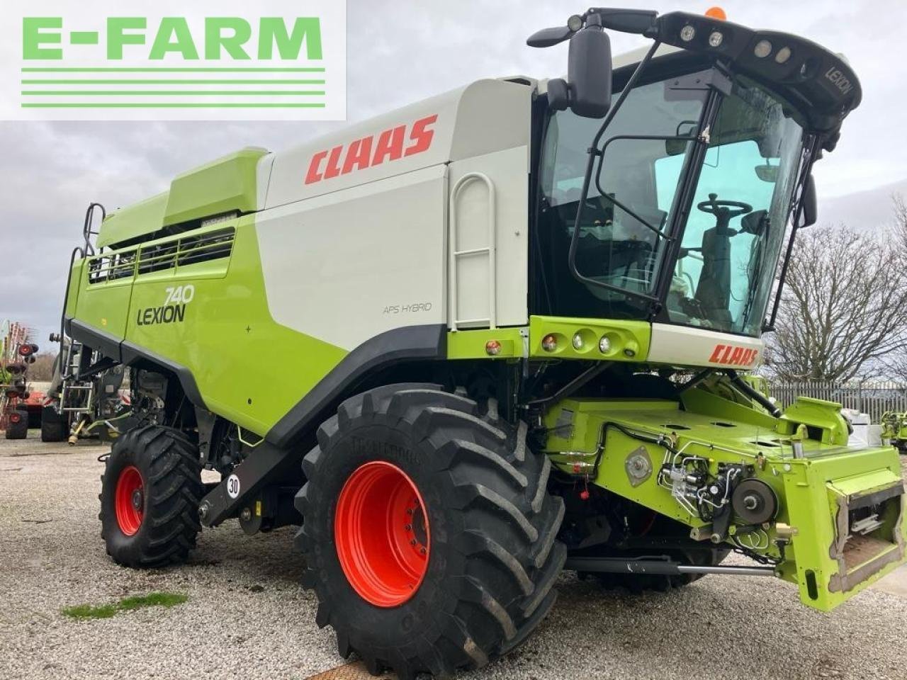 Mähdrescher des Typs CLAAS LEXION 740, Gebrauchtmaschine in SINDERBY, THIRSK (Bild 4)