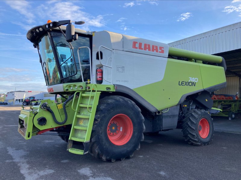 Mähdrescher типа CLAAS LEXION 740, Gebrauchtmaschine в CHEMINOT (Фотография 1)