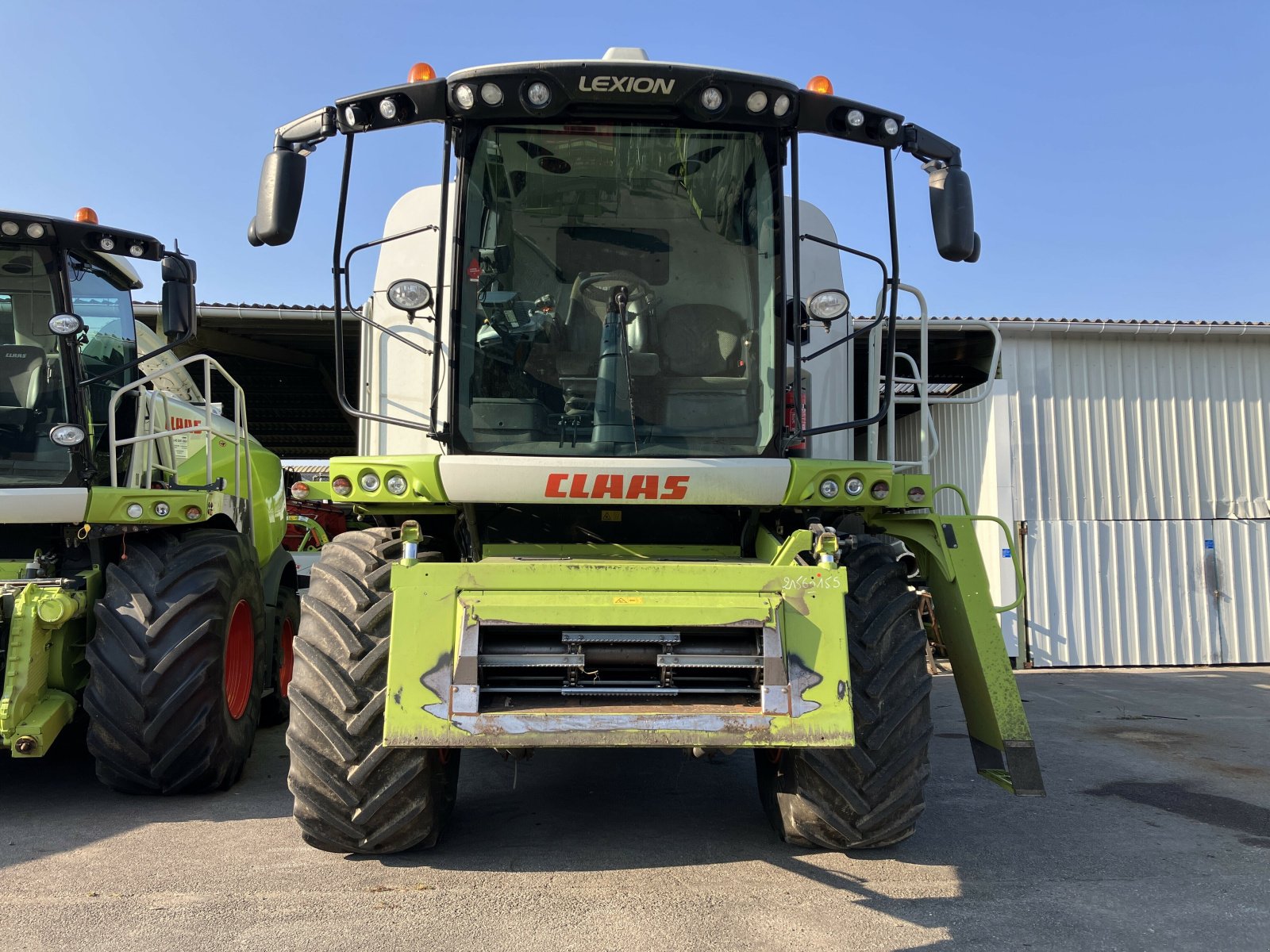 Mähdrescher du type CLAAS LEXION 740, Gebrauchtmaschine en BLENDECQUES (Photo 2)