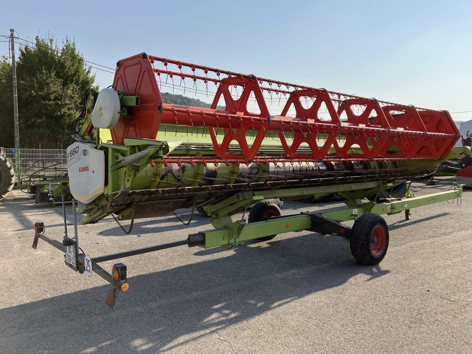 Mähdrescher typu CLAAS LEXION 740, Gebrauchtmaschine w BLENDECQUES (Zdjęcie 8)