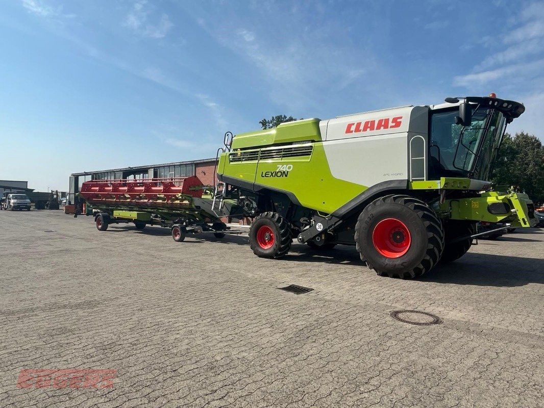 Mähdrescher des Typs CLAAS LEXION 740, Gebrauchtmaschine in Suhlendorf (Bild 1)