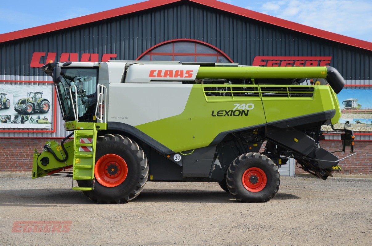 Mähdrescher des Typs CLAAS LEXION 740, Gebrauchtmaschine in Suhlendorf (Bild 1)