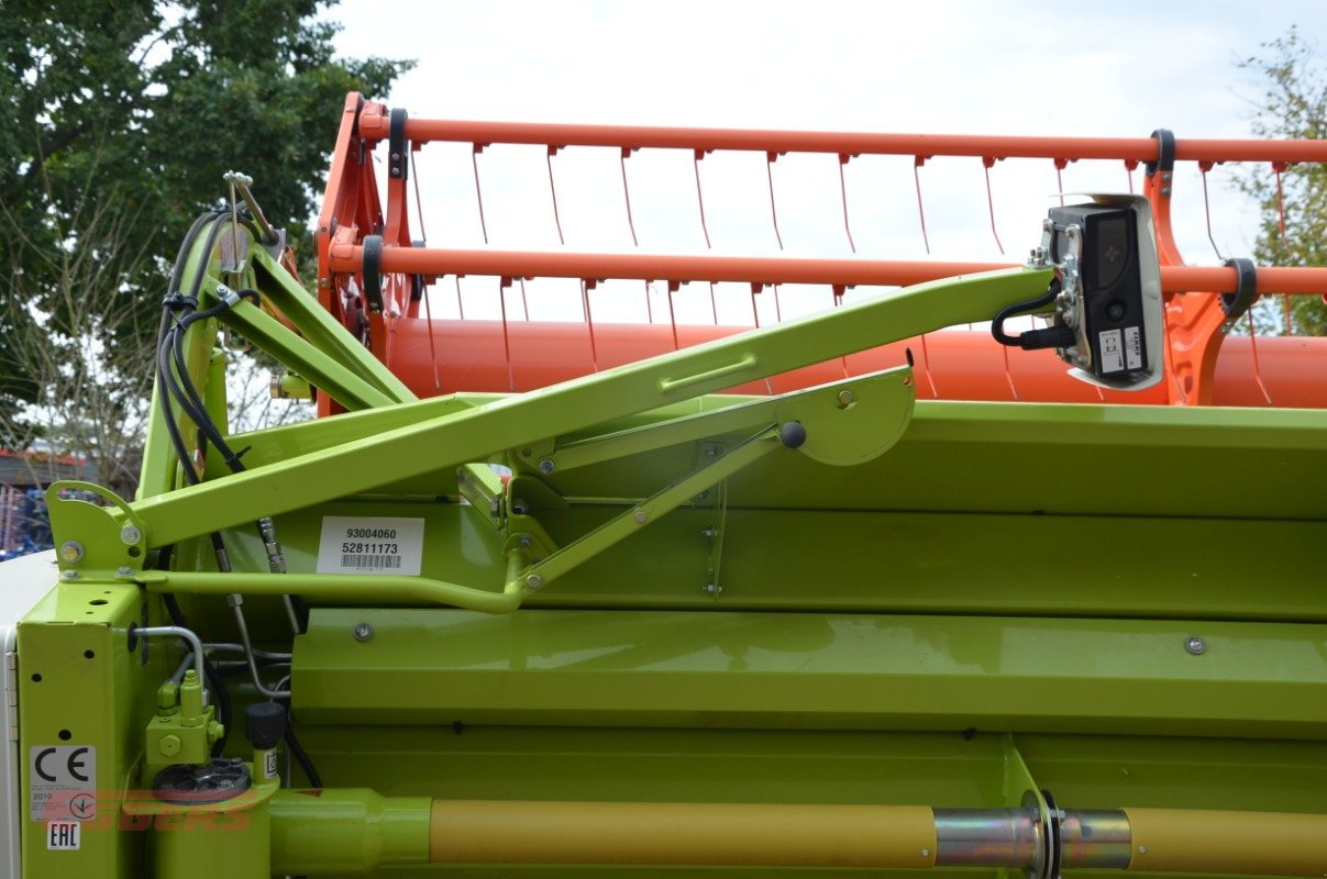 Mähdrescher des Typs CLAAS LEXION 740, Gebrauchtmaschine in Suhlendorf (Bild 28)