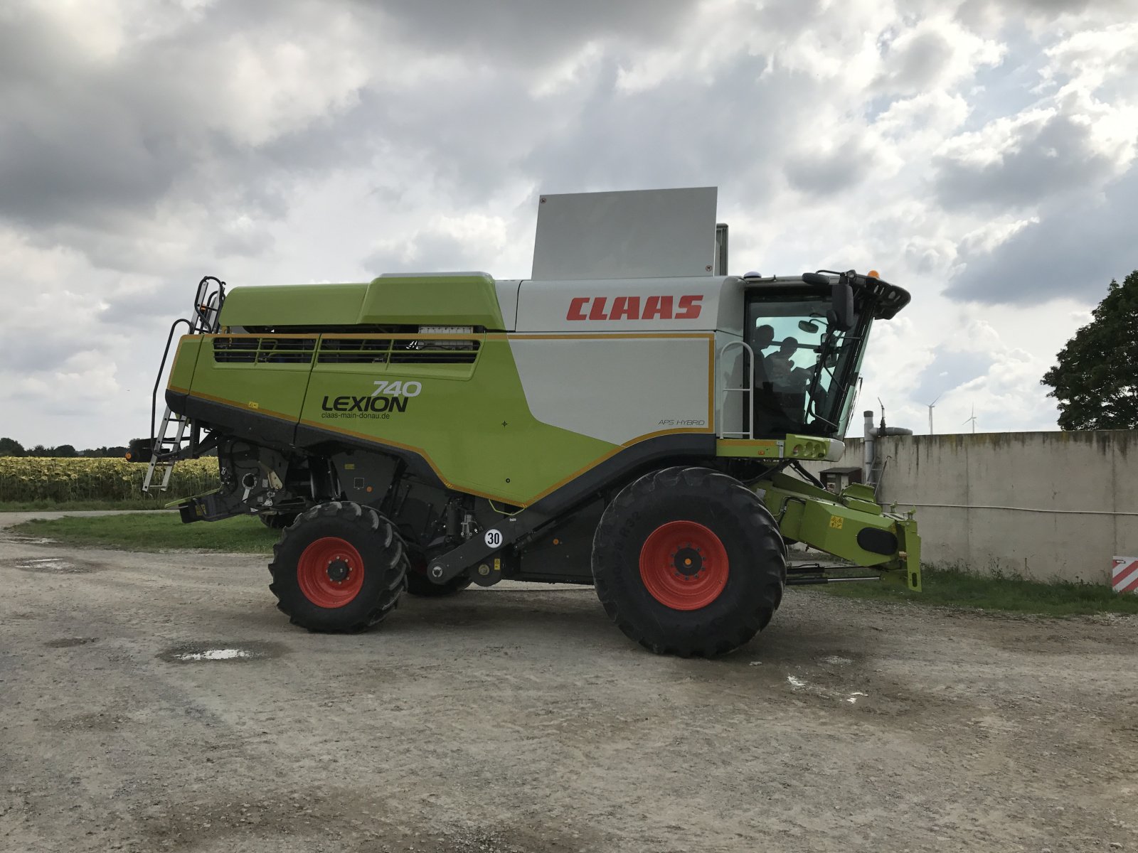 Mähdrescher des Typs CLAAS Lexion 740, Gebrauchtmaschine in Simmershofen (Bild 5)