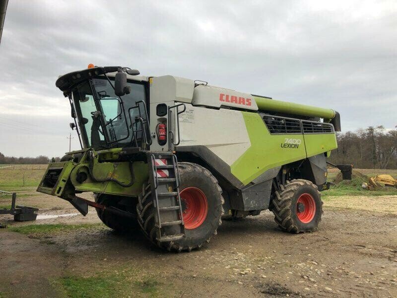 Mähdrescher del tipo CLAAS LEXION 7400 TRADITION, Gebrauchtmaschine en CHATEAU GAILLARD (Imagen 1)