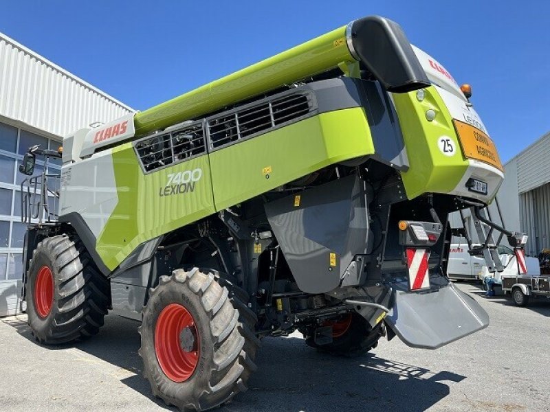 Mähdrescher des Typs CLAAS LEXION 7400 TRADITION, Gebrauchtmaschine in CHATEAU GAILLARD (Bild 4)