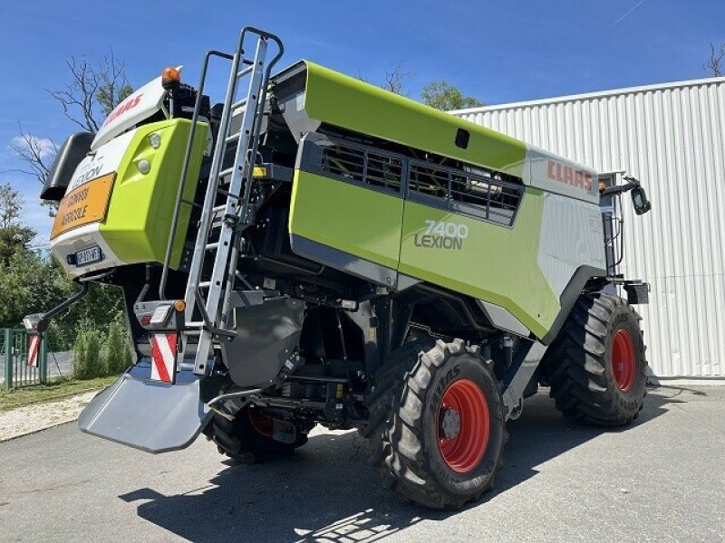 Mähdrescher tip CLAAS LEXION 7400 TRADITION, Gebrauchtmaschine in CHATEAU GAILLARD (Poză 3)