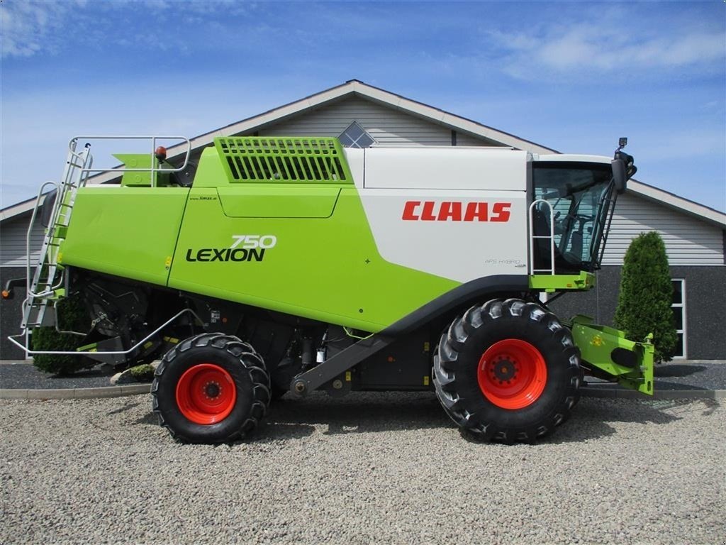 Mähdrescher van het type CLAAS LEXION 750 Gårdmaskine med valgtfrit skærebord V900 eller V1200, Gebrauchtmaschine in Lintrup (Foto 2)