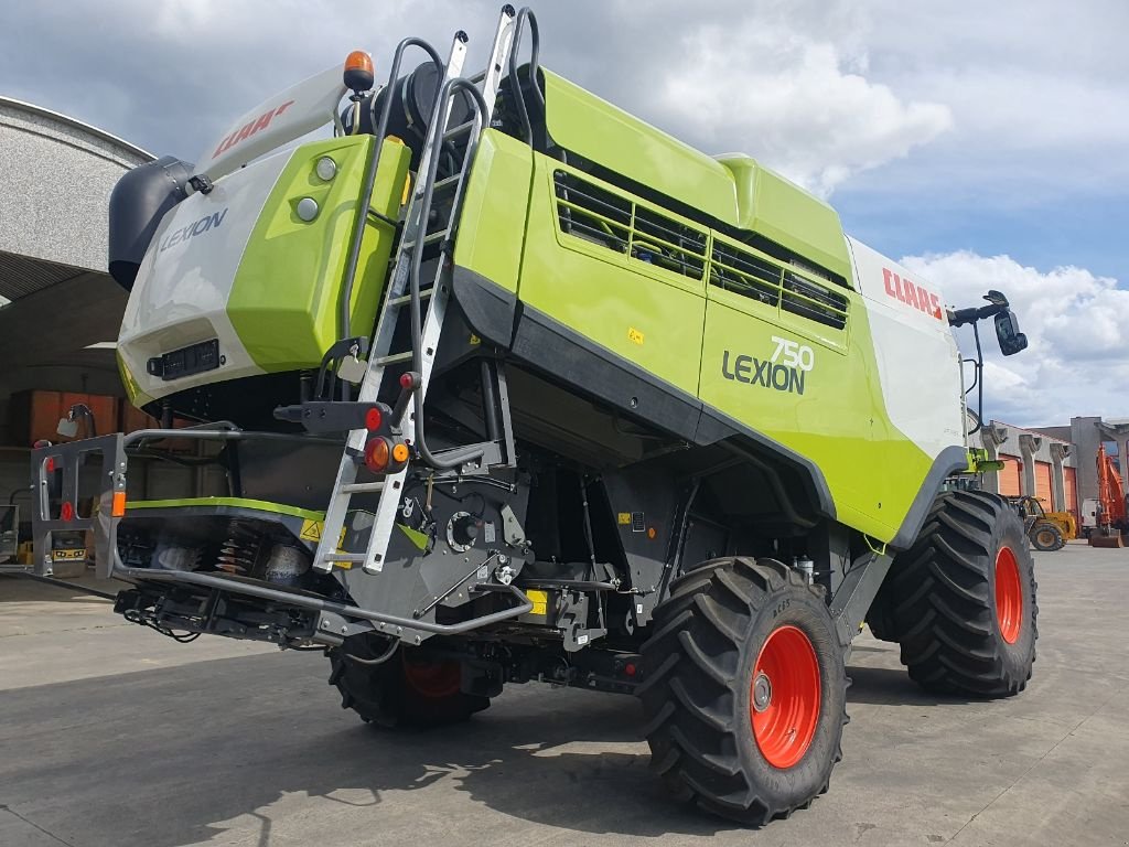 Mähdrescher des Typs CLAAS LEXION 750 Monatana, Gebrauchtmaschine in Baillonville (Bild 8)