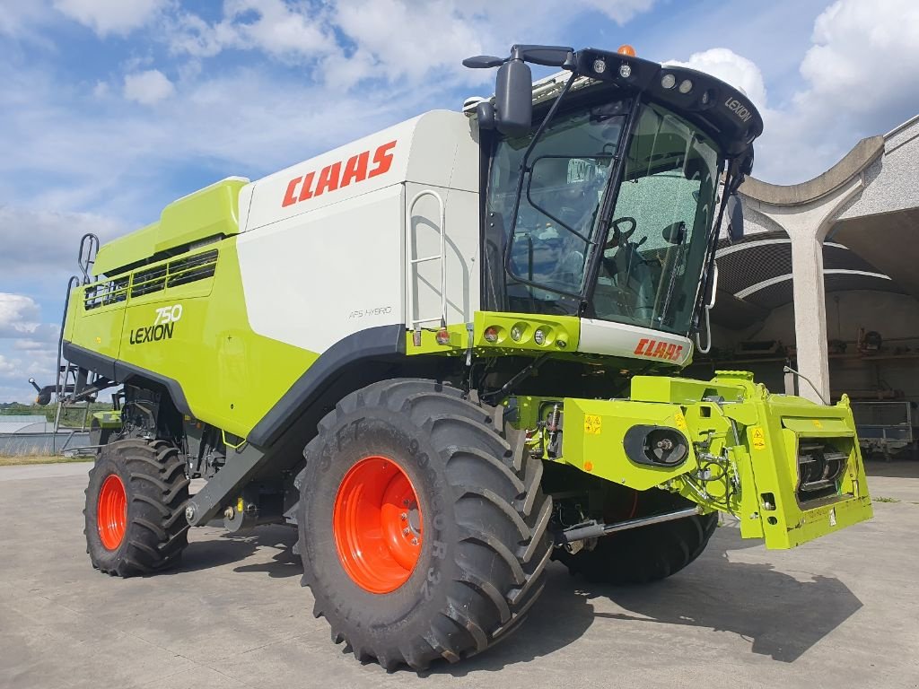 Mähdrescher van het type CLAAS LEXION 750 Monatana, Gebrauchtmaschine in Baillonville (Foto 9)