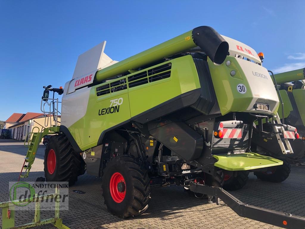 Mähdrescher tip CLAAS Lexion 750 Montana, Gebrauchtmaschine in Hohentengen (Poză 3)