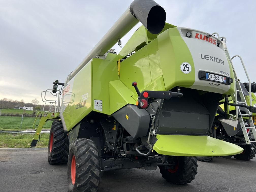 Mähdrescher Türe ait CLAAS LEXION 750 MONTANA, Gebrauchtmaschine içinde Aubiet (resim 8)