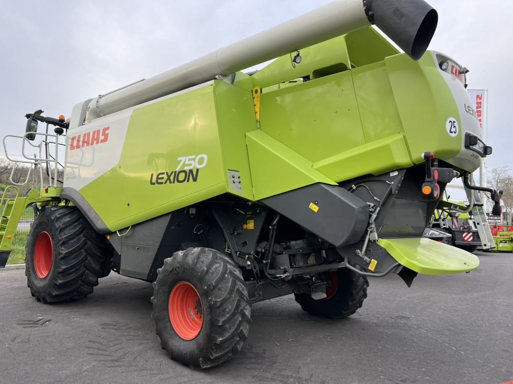 Mähdrescher typu CLAAS LEXION 750 MONTANA, Gebrauchtmaschine w Aubiet (Zdjęcie 7)