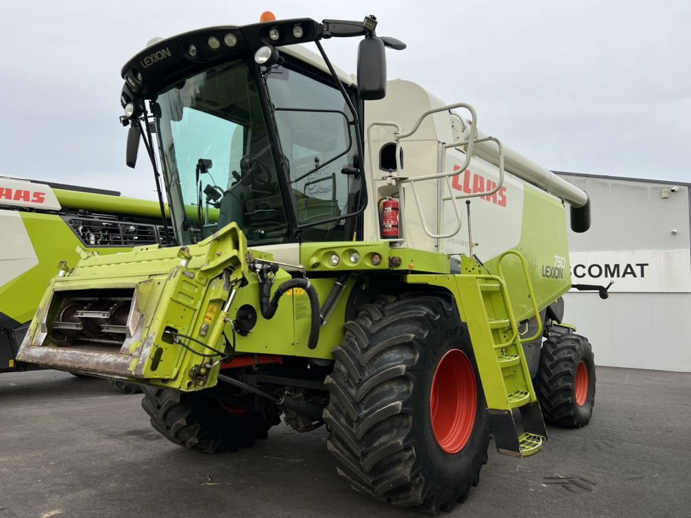 Mähdrescher du type CLAAS LEXION 750 MONTANA, Gebrauchtmaschine en Aubiet (Photo 1)