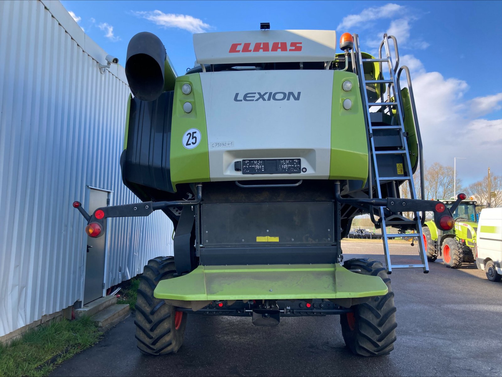 Mähdrescher del tipo CLAAS LEXION 750 T4, Gebrauchtmaschine en CHEMINOT (Imagen 6)