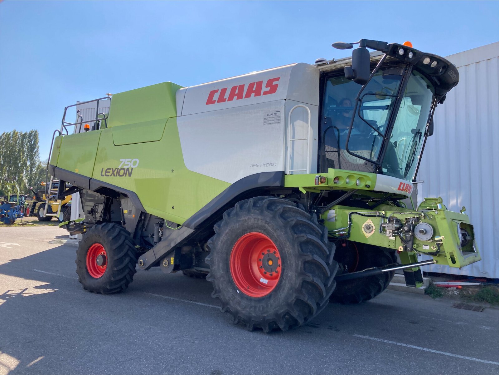 Mähdrescher du type CLAAS LEXION 750 T4I, Gebrauchtmaschine en CHEMINOT (Photo 2)