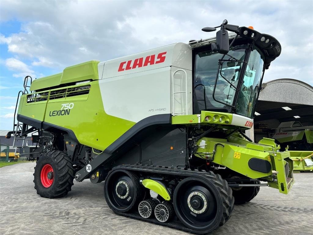 Mähdrescher типа CLAAS LEXION 750 TERRA TRAC Incl. Skærebord og vogn. GPS. S10 Skærm. Ring til Ulrik på 40255544. Jeg snakker Jysk, tysk og engelsk., Gebrauchtmaschine в Kolding (Фотография 4)