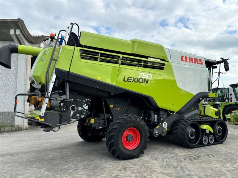 Mähdrescher a típus CLAAS LEXION 750 TERRA TRAC SOLGT!!! Incl. Skærebord og vogn. GPS. S10 Skærm. Auto Pilot modul. Ring til Ulrik på 40255544. Jeg snakker Jysk, tysk og engelsk., Gebrauchtmaschine ekkor: Kolding (Kép 1)