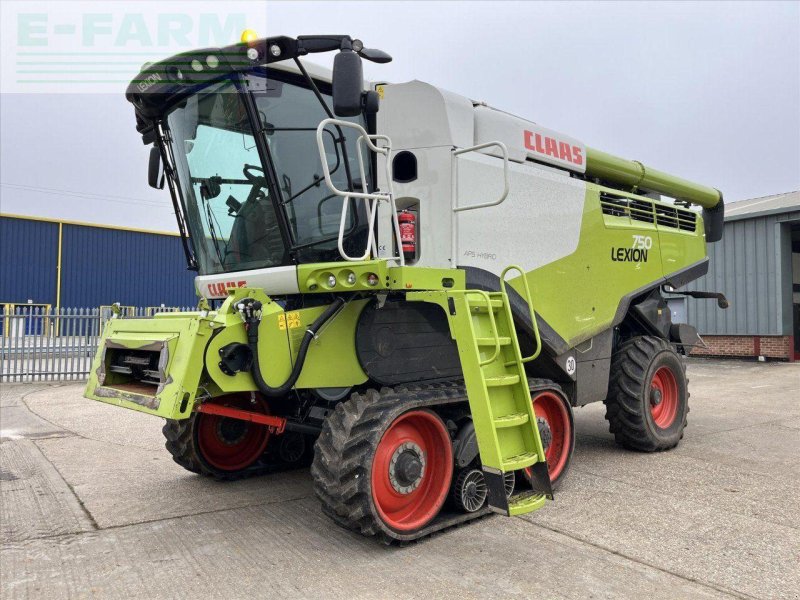 Mähdrescher tip CLAAS LEXION 750 TT, Gebrauchtmaschine in SUFFOLK (Poză 1)