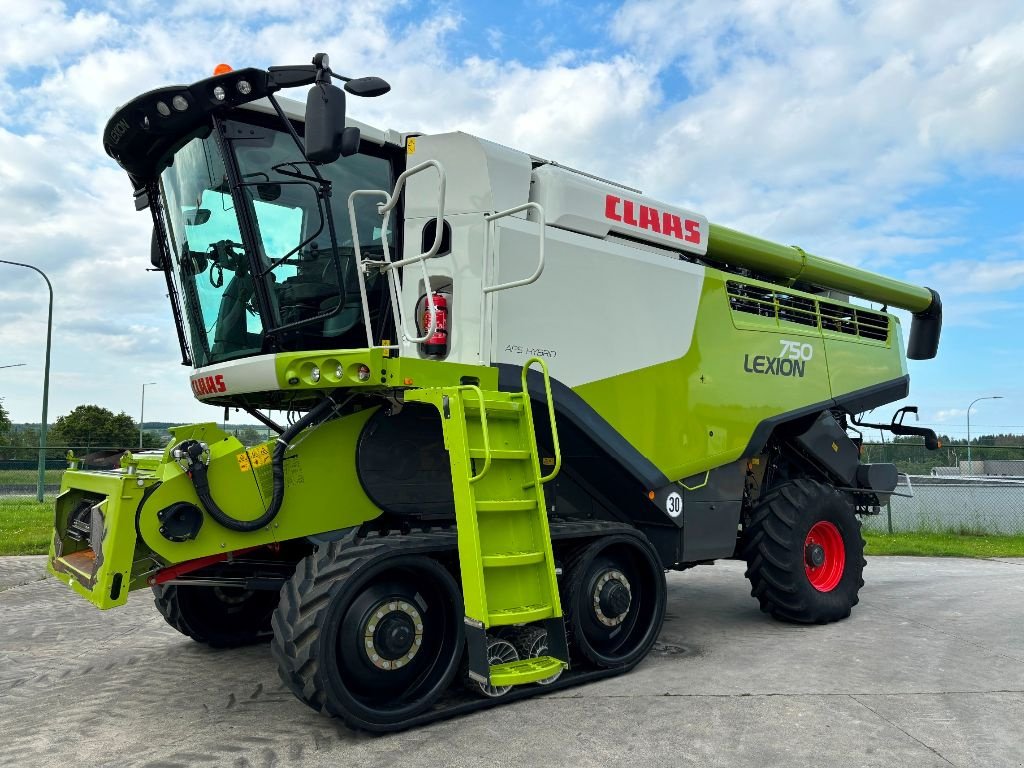 Mähdrescher van het type CLAAS LEXION 750 TT, Gebrauchtmaschine in Baillonville (Foto 1)