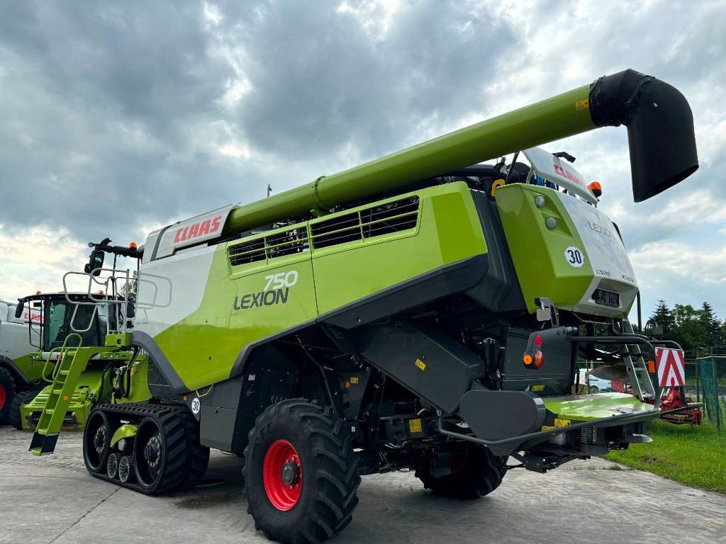 Mähdrescher des Typs CLAAS LEXION 750 TT, Gebrauchtmaschine in Baillonville (Bild 2)