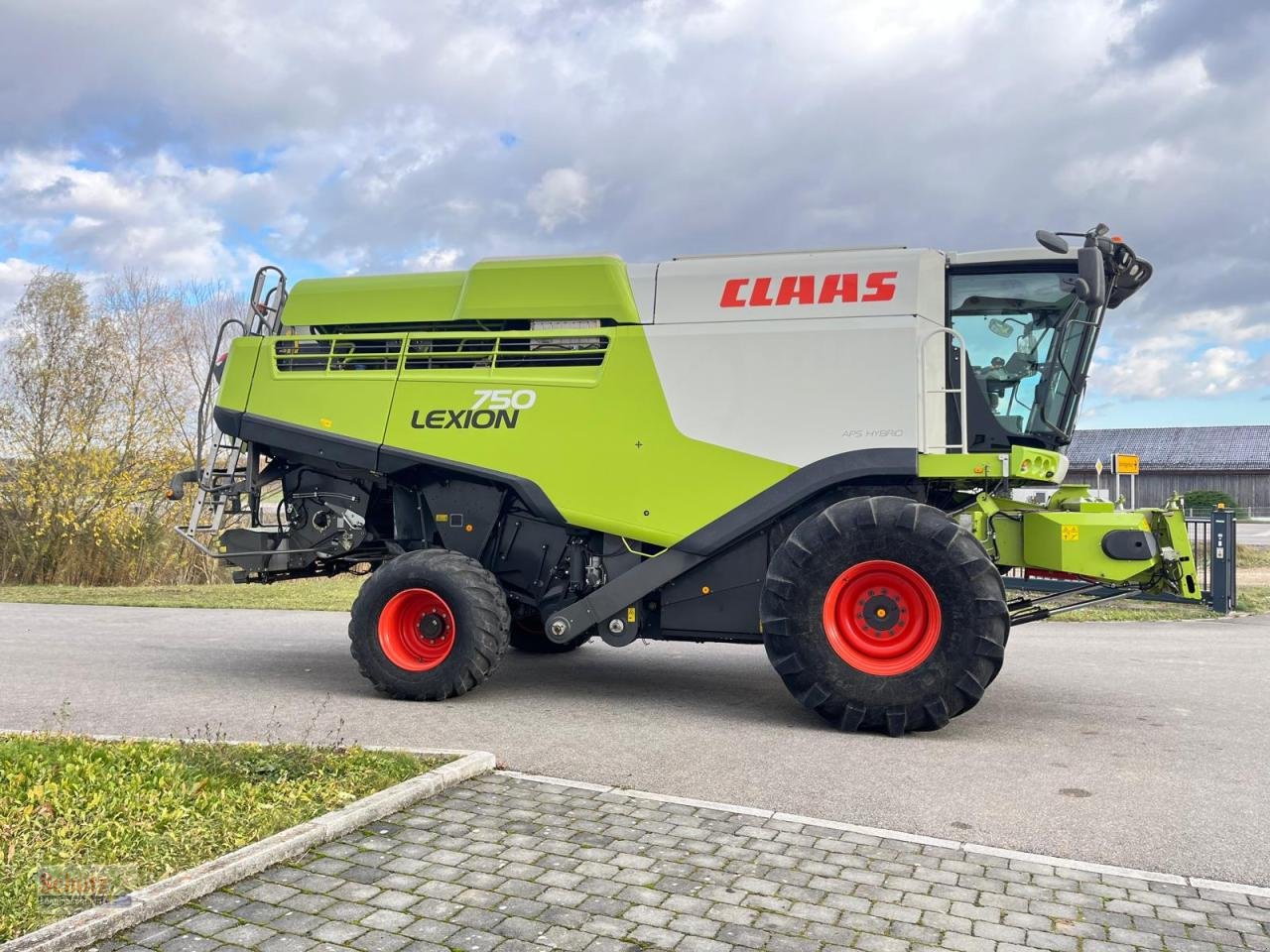 Mähdrescher van het type CLAAS Lexion 750 V-Kanal 3D, Gebrauchtmaschine in Schierling (Foto 9)