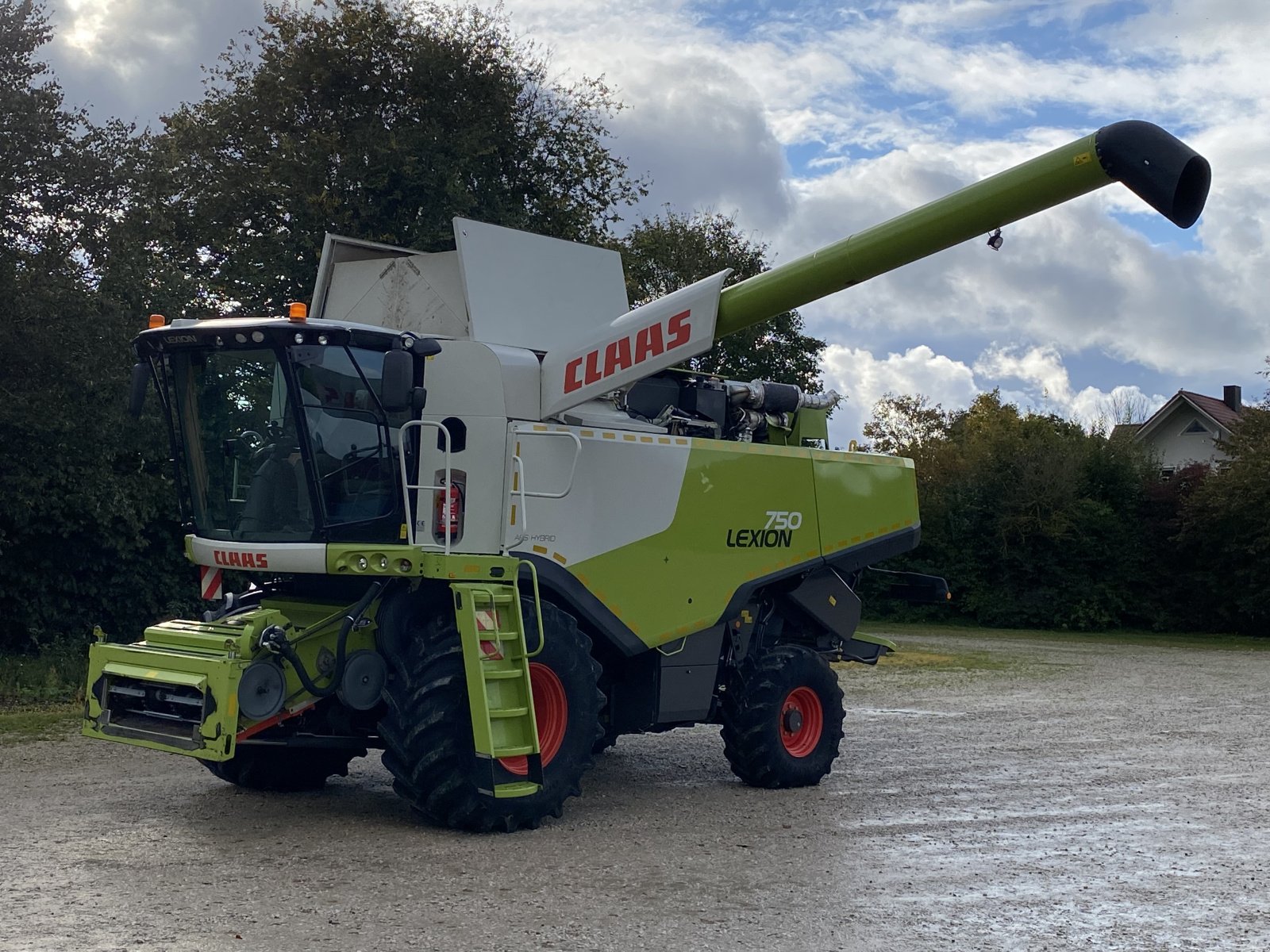 Mähdrescher van het type CLAAS Lexion 750, Gebrauchtmaschine in Hemau (Foto 1)