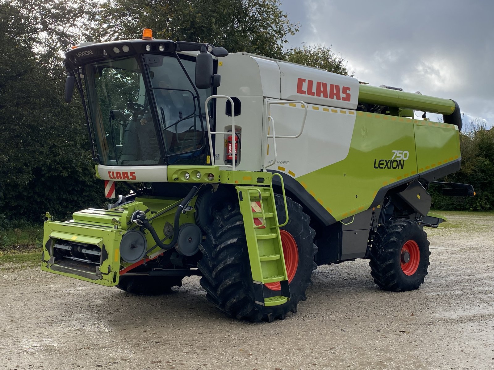 Mähdrescher des Typs CLAAS Lexion 750, Gebrauchtmaschine in Hemau (Bild 2)