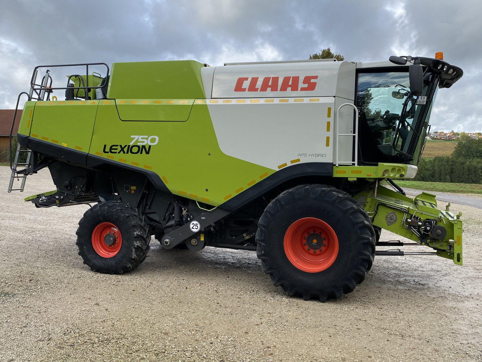 Mähdrescher des Typs CLAAS Lexion 750, Gebrauchtmaschine in Hemau (Bild 7)