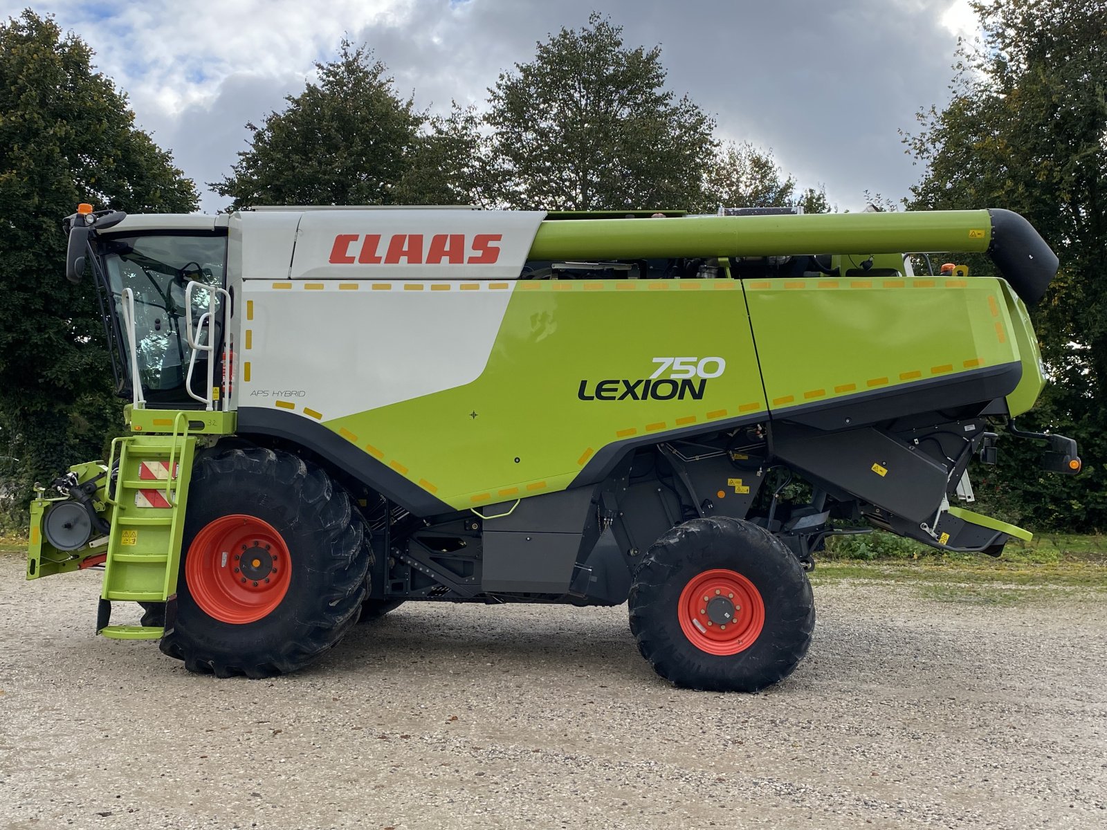 Mähdrescher of the type CLAAS Lexion 750, Gebrauchtmaschine in Hemau (Picture 10)