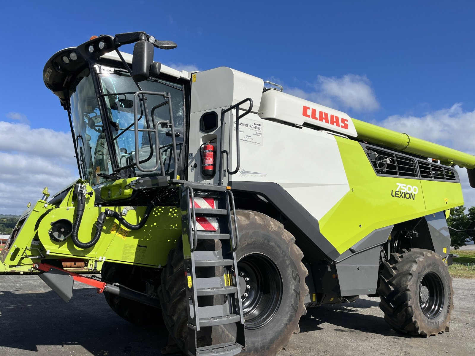 Mähdrescher van het type CLAAS LEXION 7500 4 RM 470H BATTEUR, Gebrauchtmaschine in PONTIVY (Foto 1)