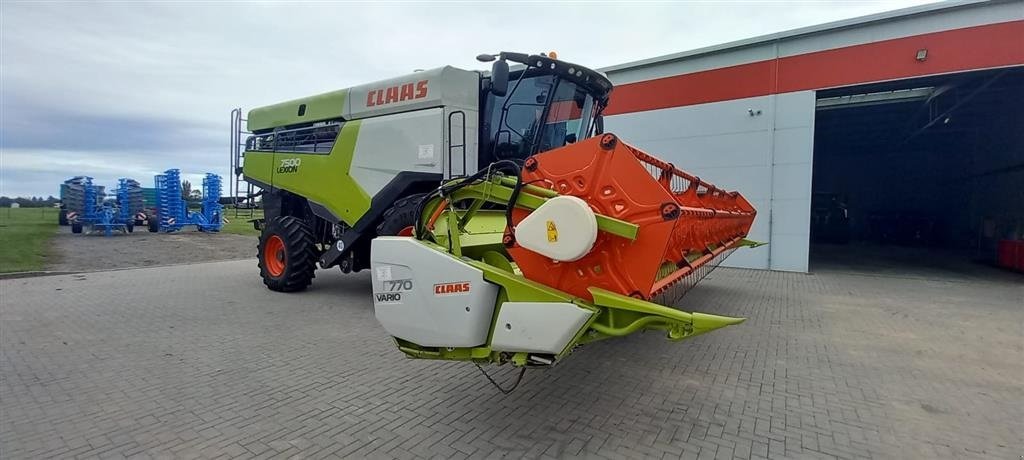 Mähdrescher tip CLAAS Lexion 7500 Incl. Skærebord Vario 770 og vogn. GPS klar. Ring til Ulrik på 40255544. Jeg snakker Jysk, tysk og engelsk., Gebrauchtmaschine in Kolding (Poză 4)