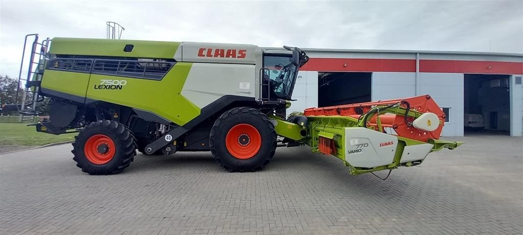 Mähdrescher от тип CLAAS Lexion 7500 Incl. Skærebord Vario 770 og vogn. GPS klar. Ring til Ulrik på 40255544. Jeg snakker Jysk, tysk og engelsk., Gebrauchtmaschine в Kolding (Снимка 5)