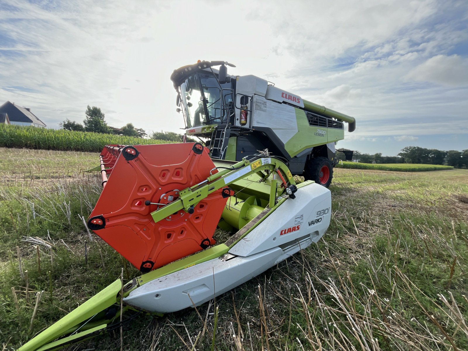 Mähdrescher typu CLAAS LEXION 7500 TT TTS OPTIONS, Gebrauchtmaschine w PONTIVY (Zdjęcie 2)