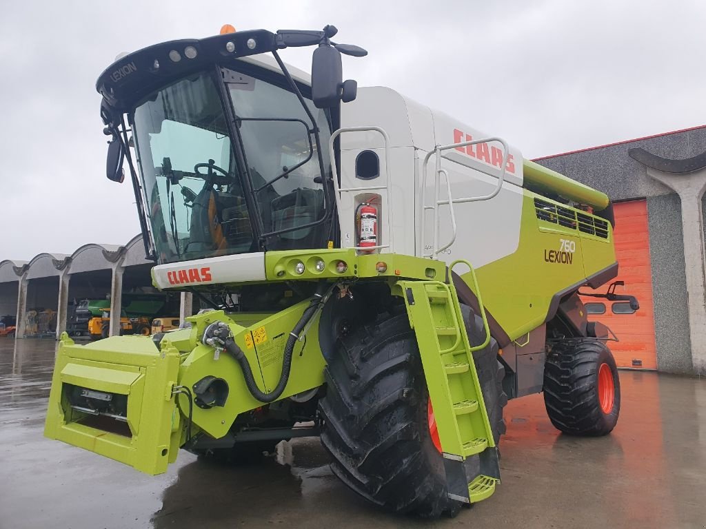 Mähdrescher des Typs CLAAS LEXION 760 4X4, Gebrauchtmaschine in Baillonville (Bild 1)