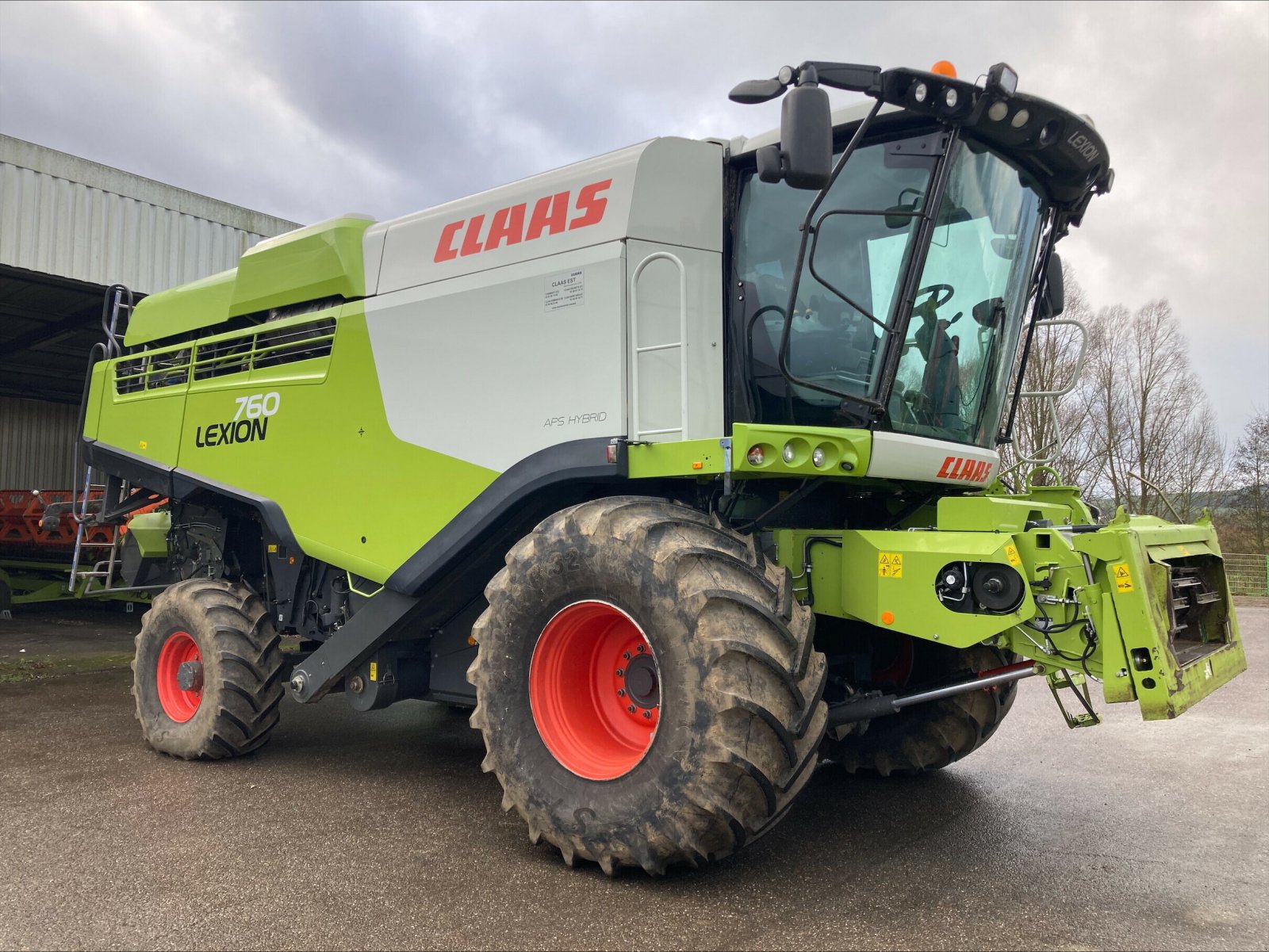 Mähdrescher от тип CLAAS LEXION 760 MONTANA, Gebrauchtmaschine в CHEMINOT (Снимка 2)