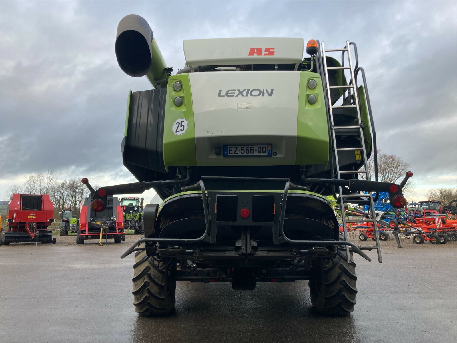 Mähdrescher от тип CLAAS LEXION 760 MONTANA, Gebrauchtmaschine в CHEMINOT (Снимка 6)