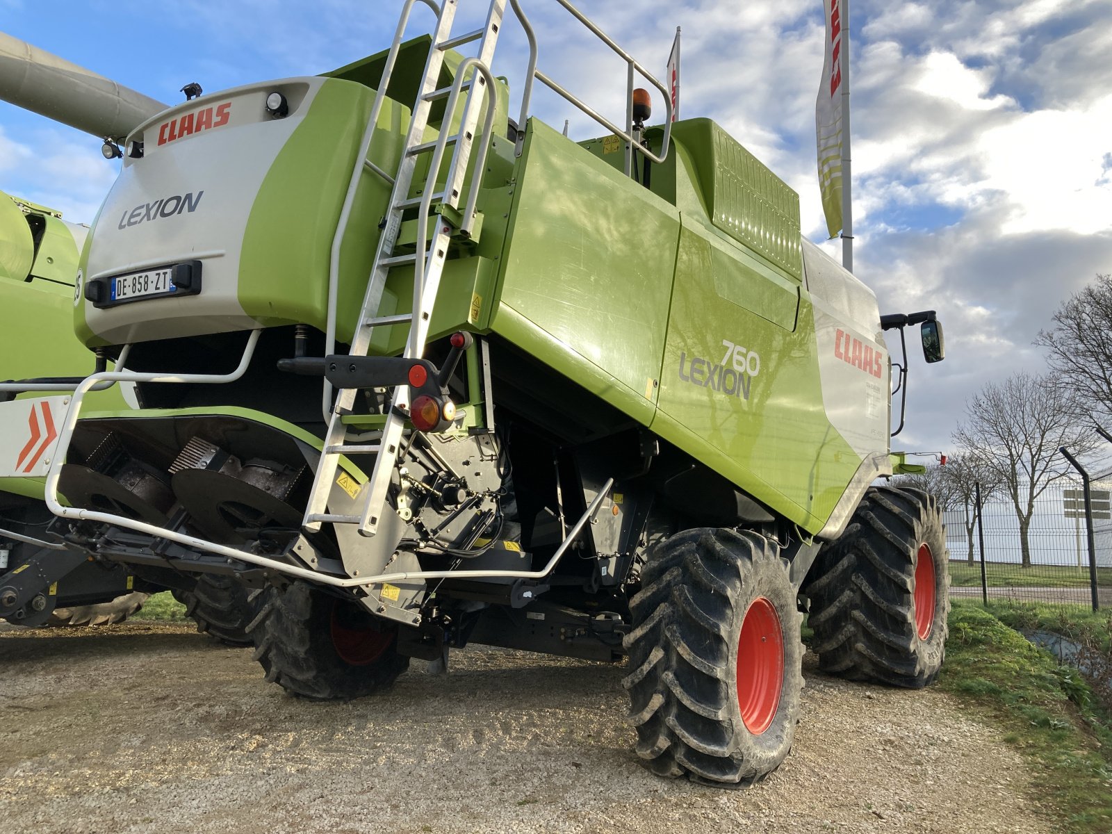 Mähdrescher a típus CLAAS LEXION 760, Gebrauchtmaschine ekkor: LAIGNES (Kép 3)