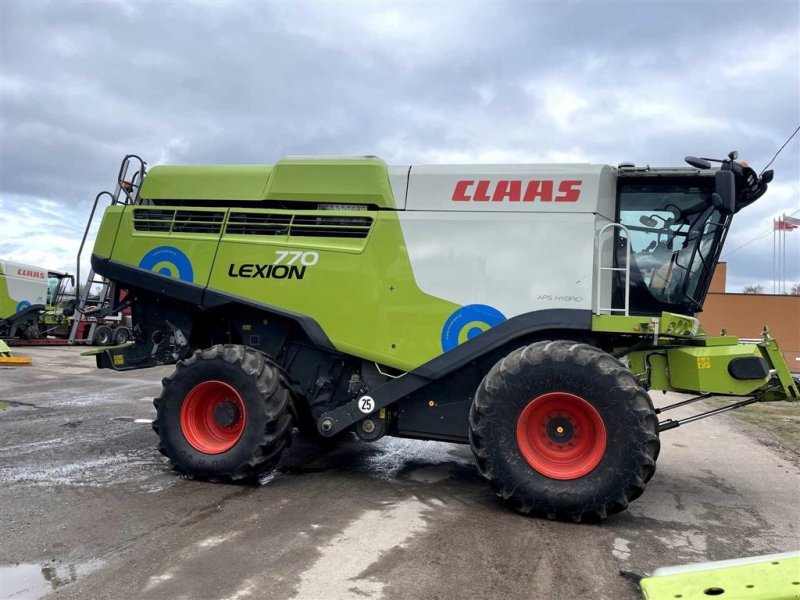 Mähdrescher del tipo CLAAS LEXION 770 4WD. Incl. Skærebord V930 og 4 hjuls vogn. GPS klar. Ring til Ulrik på +4540255544. Jeg snakker Jysk., Gebrauchtmaschine In Kolding (Immagine 1)