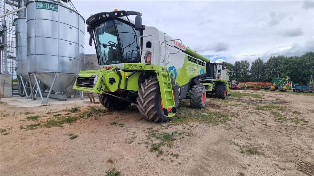 Mähdrescher tip CLAAS LEXION 770 Incl. Skærebord  Vario V1230 bord. GPS. Cruise Pilot. CEMOS Auto Cleaning. CEMOS Auto Separation. Ring til Ulrik på 40255544. Jeg snakker Jysk., Gebrauchtmaschine in Kolding (Poză 1)